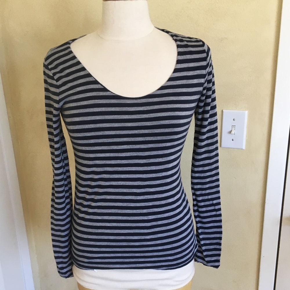 Splendid long sleeved scoop neck top